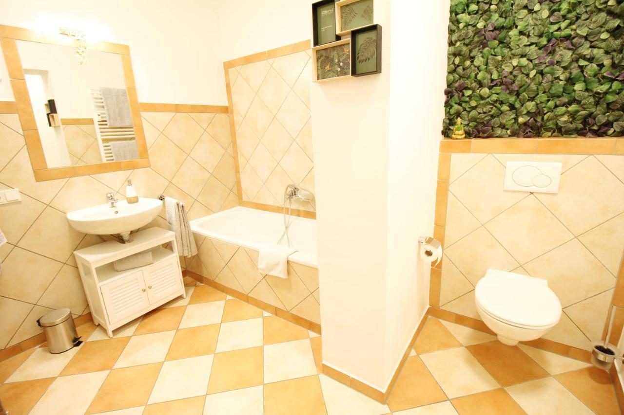 Secret Hideaways Tropical Feeling Mit 2 Schlafzimmer Nahe City L Messe L Flughafen L Hbf Duisburg Exterior foto